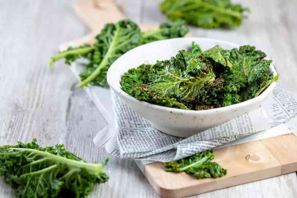 Sriracha with Garlic Kale Chips
