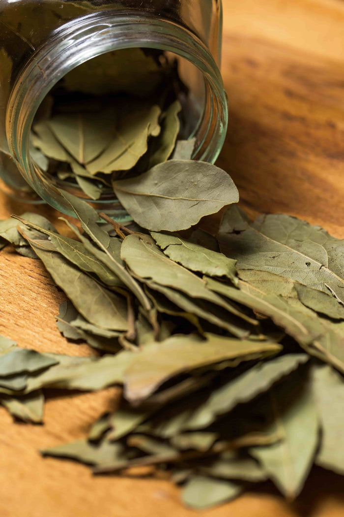 Dehydrated bay leaves