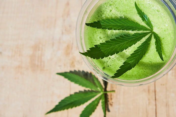 Green smoothie with hemp powder